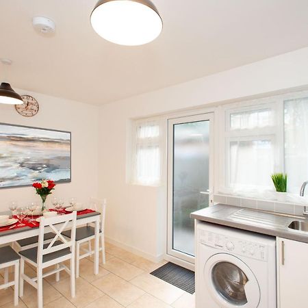 Stunning Four Bedroom House Close To Excel, O2 & Central London With Free Parking Kültér fotó