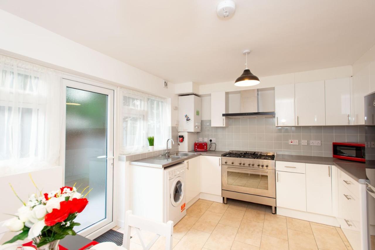 Stunning Four Bedroom House Close To Excel, O2 & Central London With Free Parking Kültér fotó