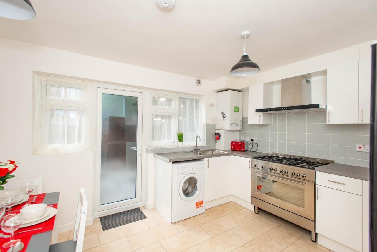 Stunning Four Bedroom House Close To Excel, O2 & Central London With Free Parking Kültér fotó